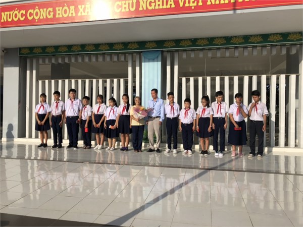 Chăm lo cho học sinh có hoàn cảnh khó khăn